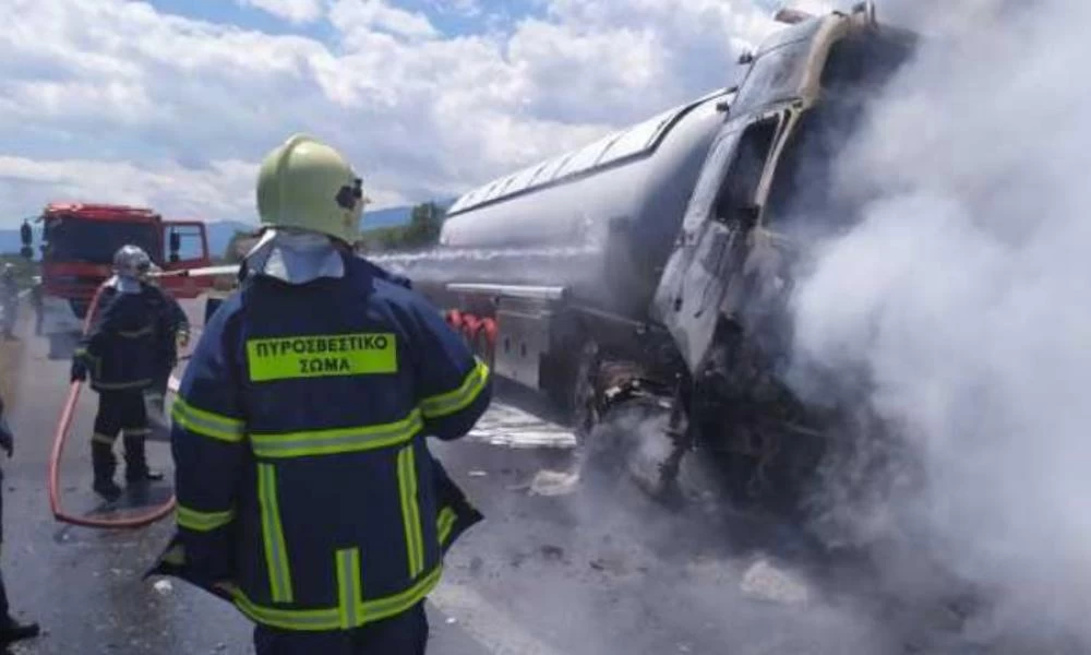 Πυρκαγιά σε βυτιοφόρο στην Αθηνών - Θεσσαλονίκης!